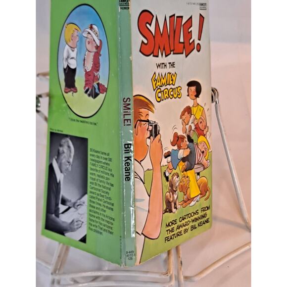 Smile! (The Family Circus-Red & Green) by Bil Keane (1976 MMPB) - Picture 3 of 5